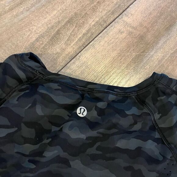 Lululemon Camo Athletic Workout Top Women  8 Bin K-18 - Picture 7 of 7